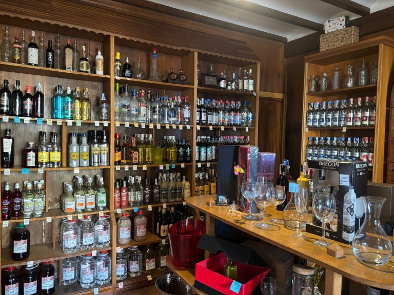 Vinos i Licores Casa Colau Gandia. Licores premium. Distrubuidores.