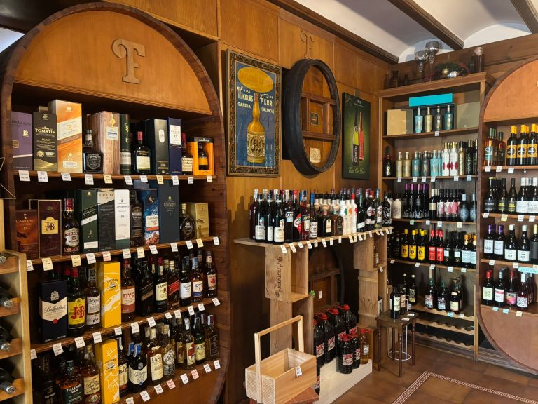 Vinos i Licores Casa Colau Gandia. Licores premium. Distrubuidores.